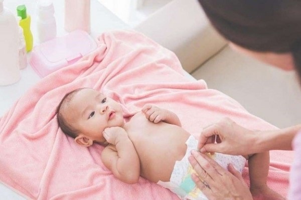 Cách vệ sinh dây rốn cho trẻ sơ sinh sau rụng