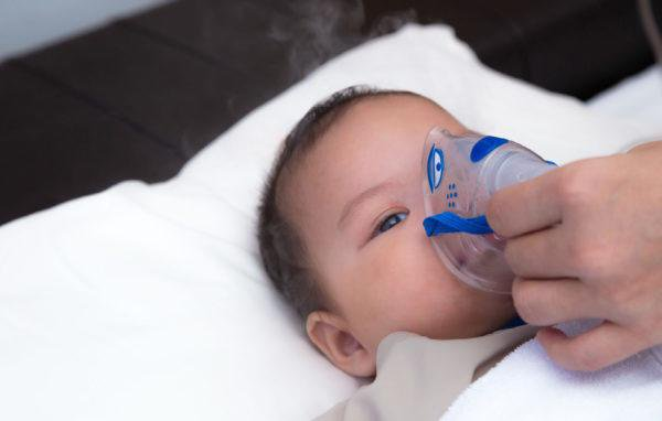 Trẻ thở nhanh kèm suy hô hấp cần đi khám sớm